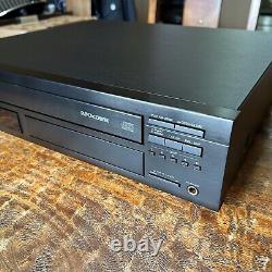 YAMAHA CDC-845 Natural Sound 5 Disc CD Changer Player with Remote CLEAN